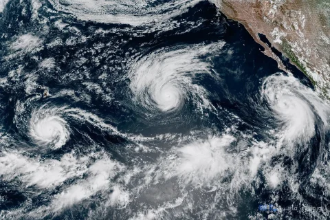 Sturm Loul auf dem Weg nach Hawaii: Bedrohung für Leben und gefährliche Strände