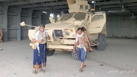 هجوم حوثی‌ها به بندر استراتژیک المخا در دریای سرخ