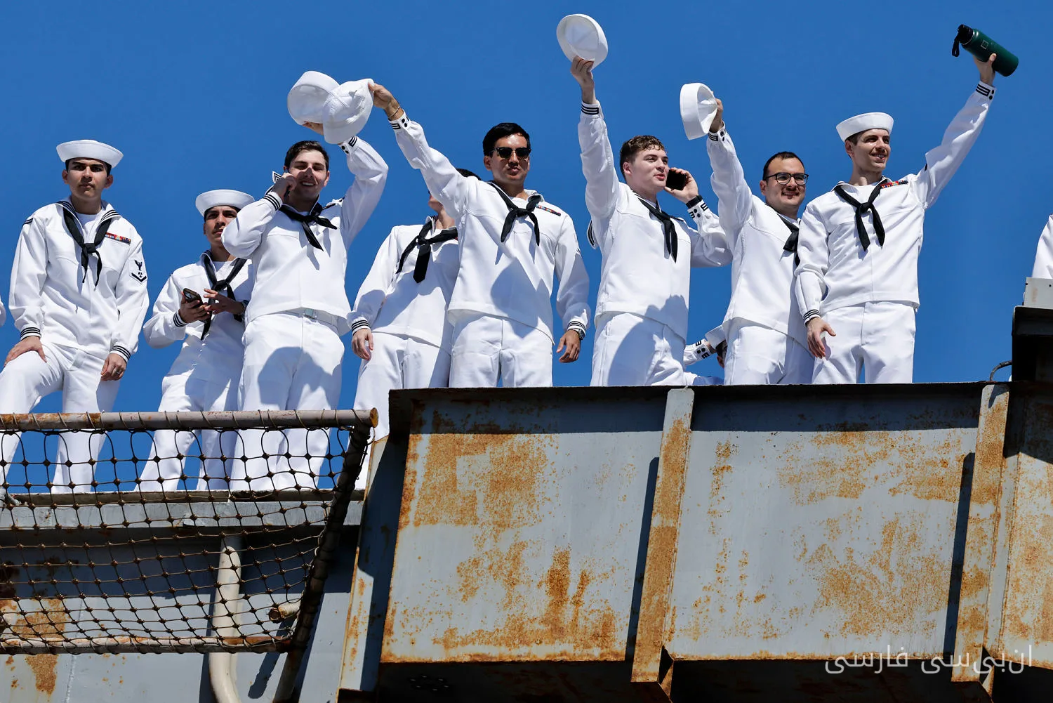 ناو USS Abraham Lincoln پس از ۳۲۲ روز به بندر سن دیگو می‌رسد