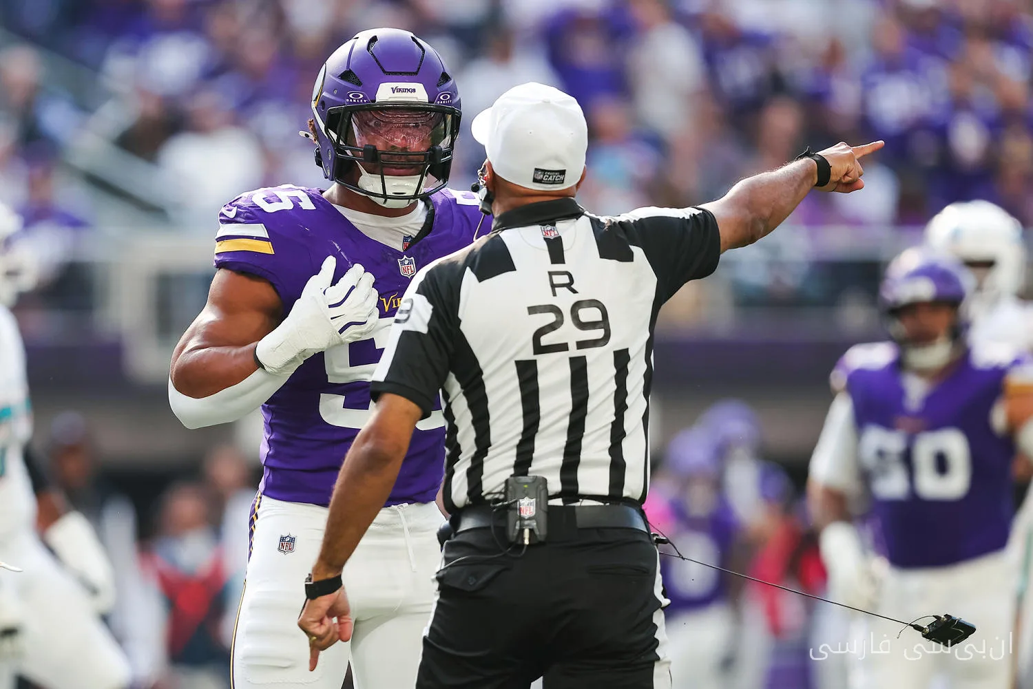 NFL دو داور را به دلیل رفتار غیرحرفه‌ای تعلیق کرد